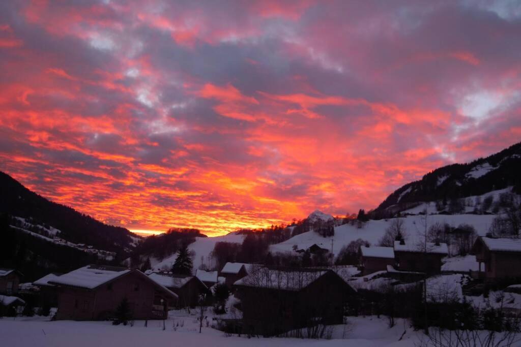 A4 Km De Megeve Tres Joli Studio Avec Jacuzzi ,Vue Sur Les Montagnes Au Calme Praz-sur-Arly Exterior photo